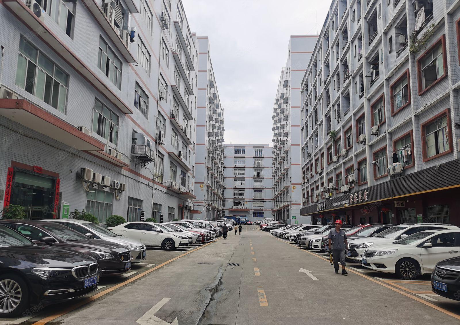 龙华大浪大型工业区高速出口原房东整层厂房出租，配套齐全好招工