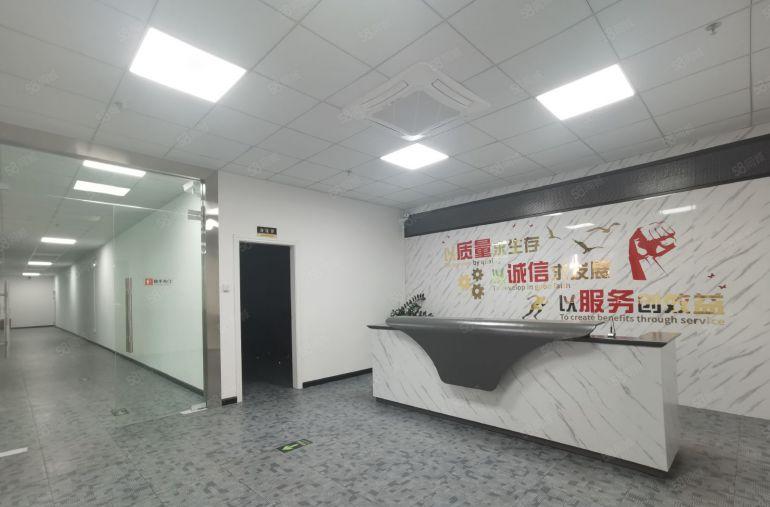 观澜桂花工业园楼上整层2245平，豪华装修办公室，园区形象佳