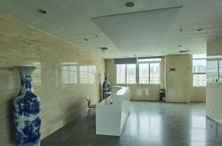 观澜高速口豪华装修厂房出租1200平方，客货梯分离，实际面积