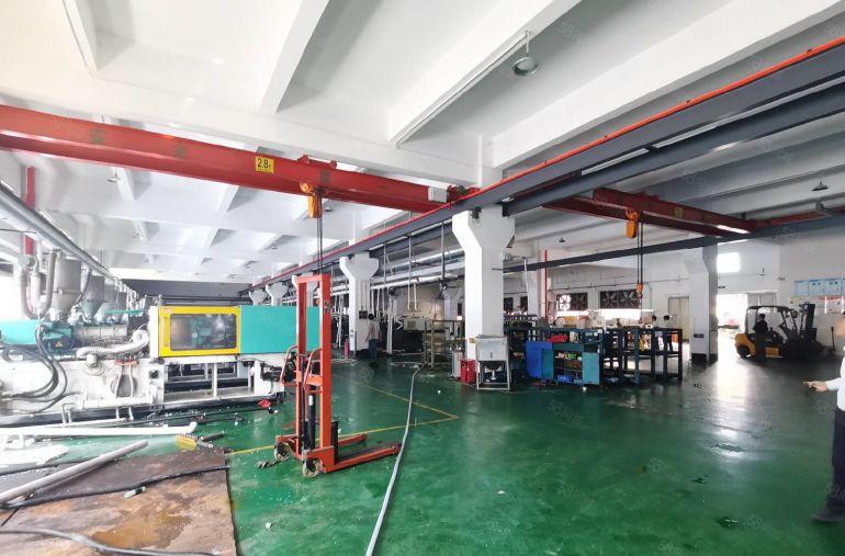 龙华大浪原房东工业园新出一楼二楼2250平厂房出租大小可分租