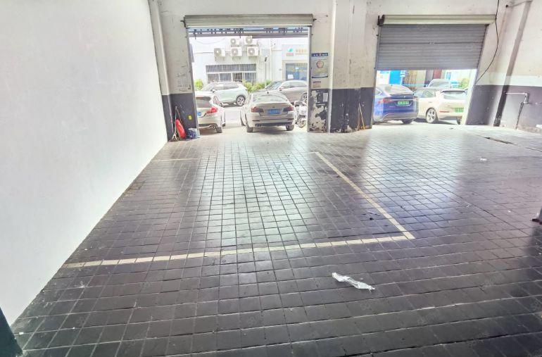 龙华布龙路一楼可以做汽修320平带阁楼有现成装修