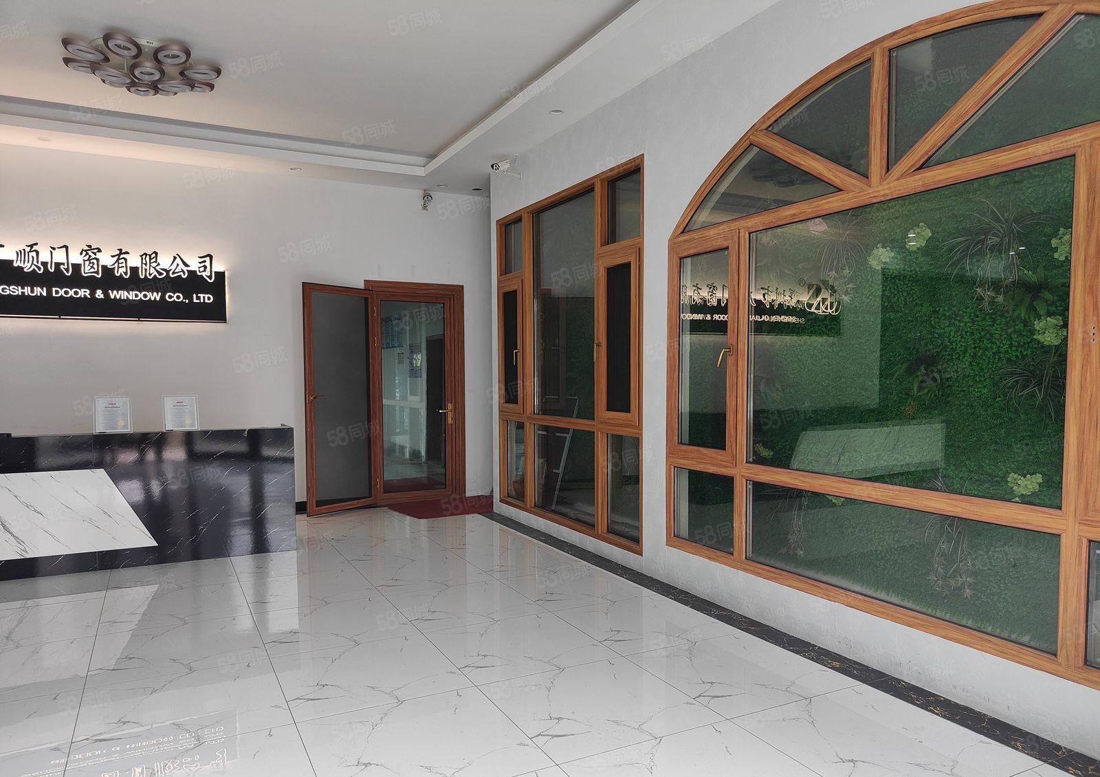 观澜高新区轻轨站边大型园区内1楼1600平高度5.8米带装修