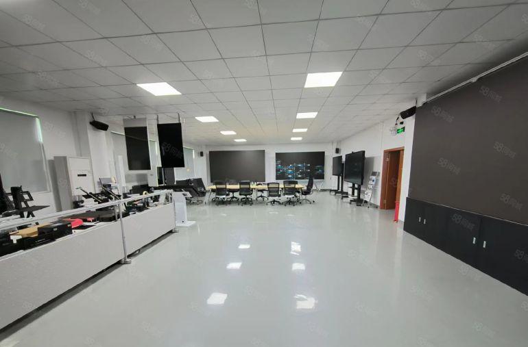 龙华大浪商业中心附近楼上1380平精装修厂房出租