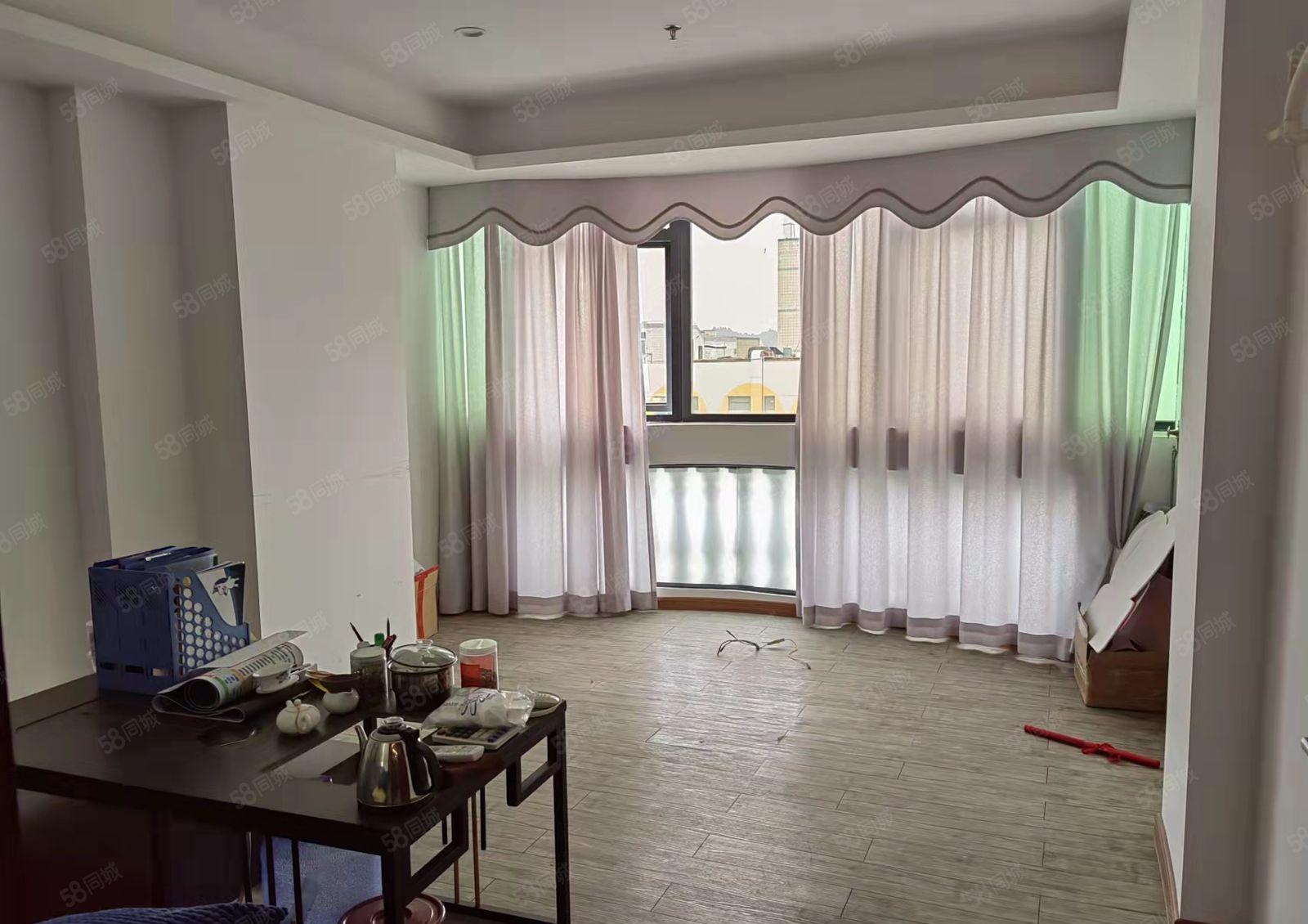 龙华大浪商业中心楼上863平精装办公厂房出租