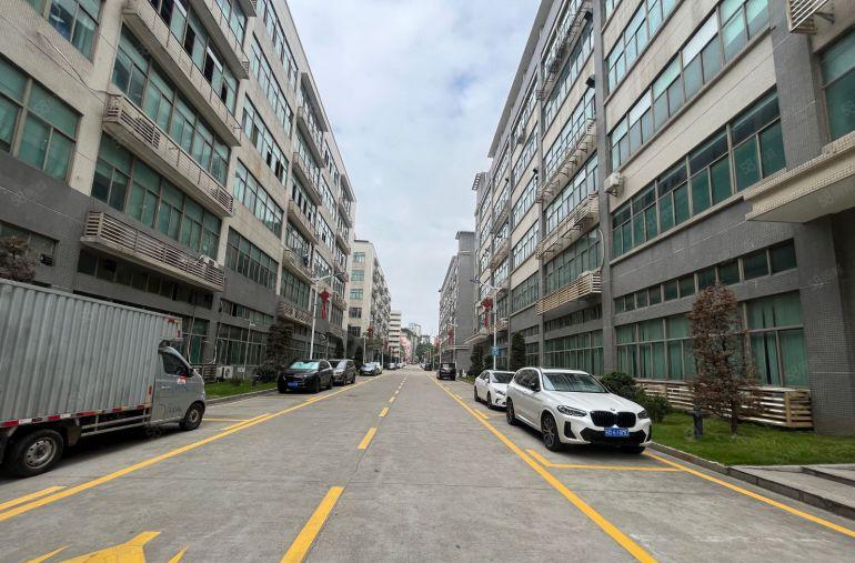 龙华大浪原房东厂房出租一楼780平，实际面积出租可进大车