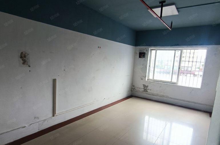 龙华清湖北地铁口附近小面积厂房60平 水电齐全