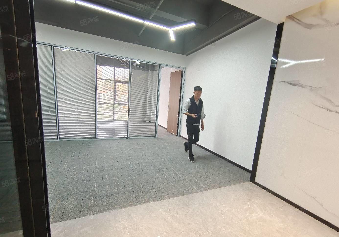 龙华清湖地铁口新出厂房出租600平，全新改造电商园90平起租