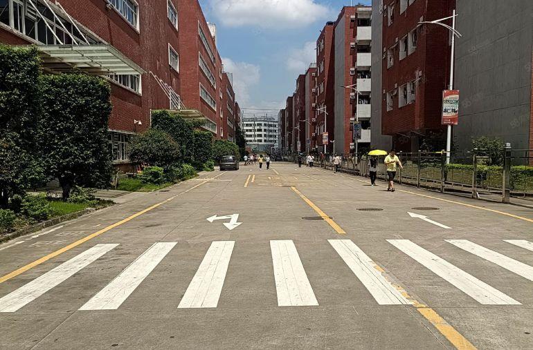 龙华大浪商业中心附近新出花园式厂房独栋2万平可分租超大空地。