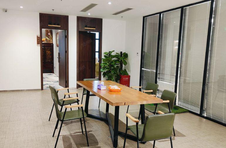 龙华清湖地铁站原房东厂房办公室出租精装1200平家私空调齐全