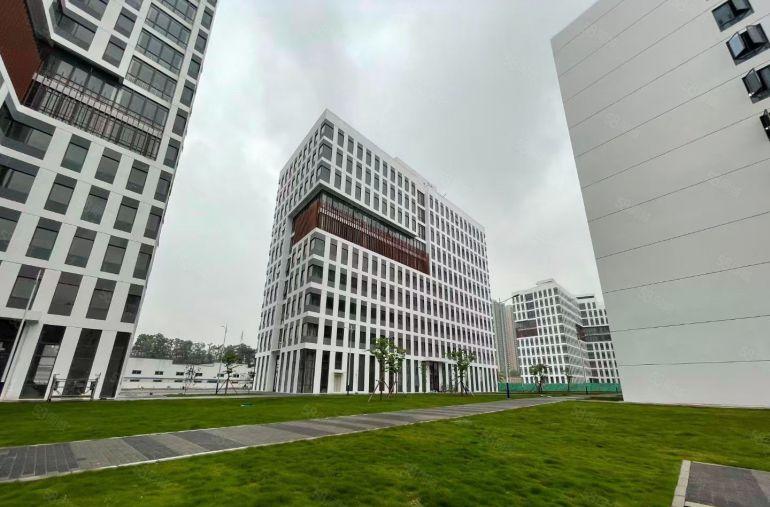 龙华大浪楼上厂房出租，800平带装修