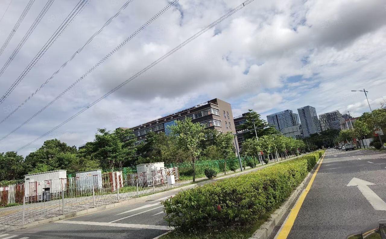 樟坑径紧挨板田，原房东花园式厂房，带两部三吨电梯，科技园里面