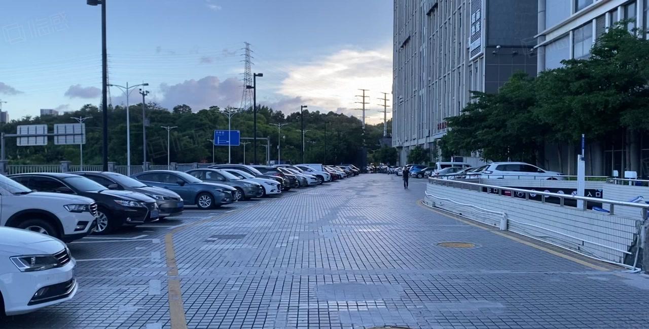 龙华大浪工业园2万平厂房出租500平起分租服装有补贴原房