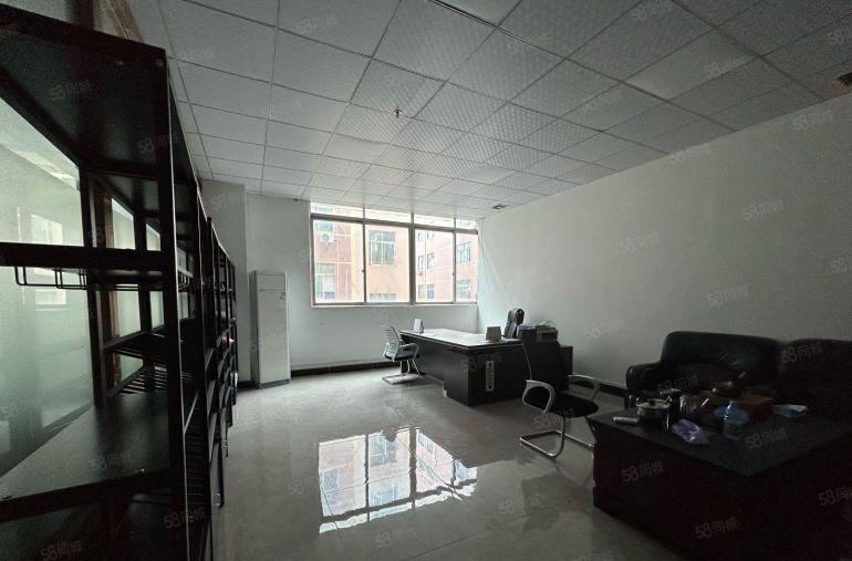 龙华清湖1200平特价厂房出租仓库招租原房东可分租地铁口附近