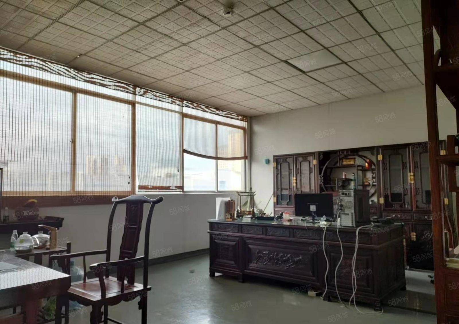 深圳龙华大浪商业中心附近楼上600平精装工业厂房出租。