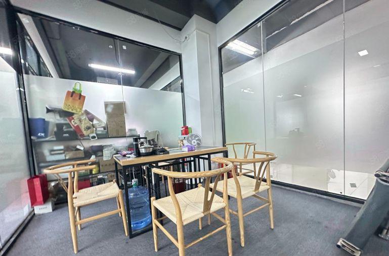 小面积300平，清湖地铁口新出1000平精装修办公仓库