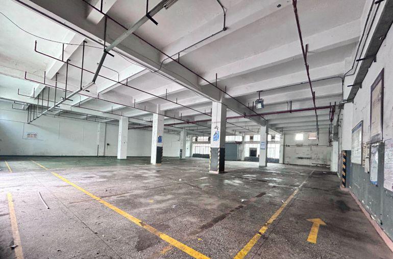 龙华大型工业园一楼厂房1500平层高6米超大空地厂房仓库出租