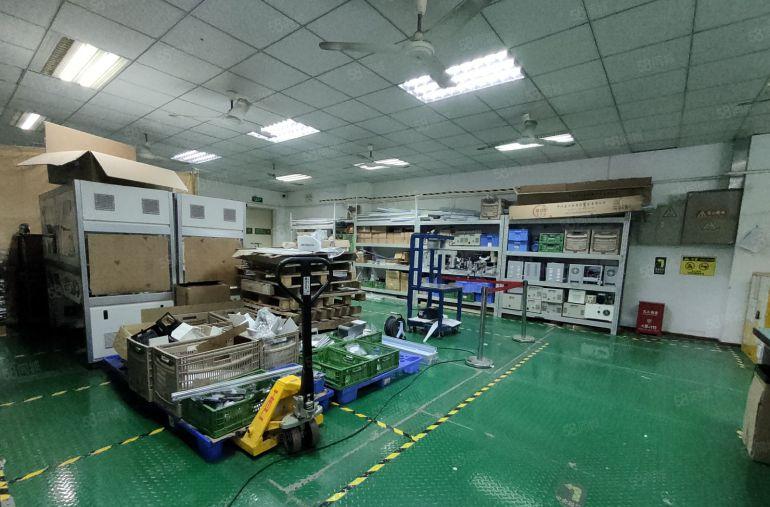 观澜梅观高速口原房东红本三楼1300平实际面积出租，带精装修