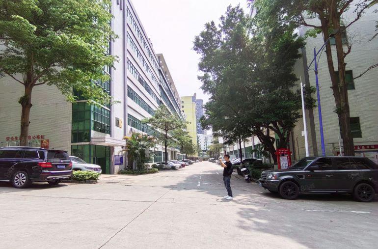 龙华清湖地铁口独院厂房出租5000平，水电齐全带精装修办公室