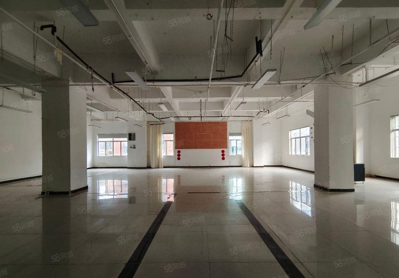 龙华民治地铁口附近新出楼上2380平厂房出租