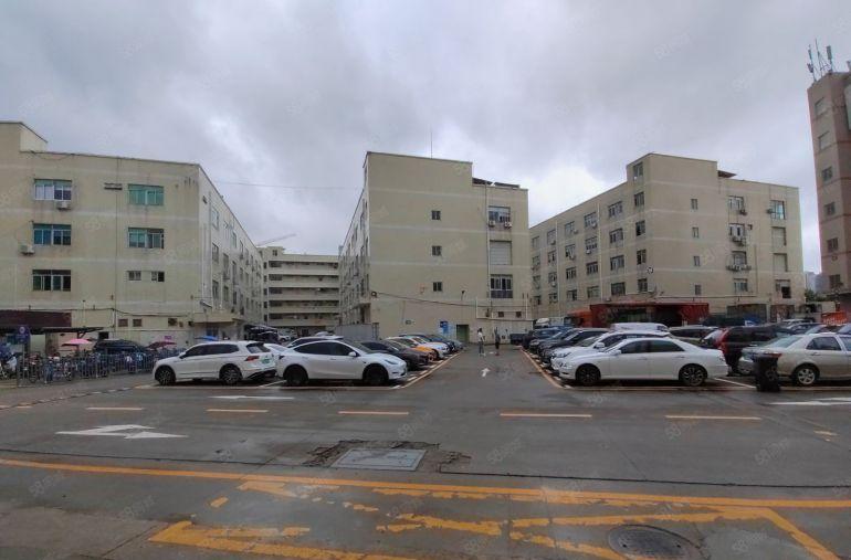 观澜牛湖地铁口园区二楼1000平地坪漆厂房出租，300起分租