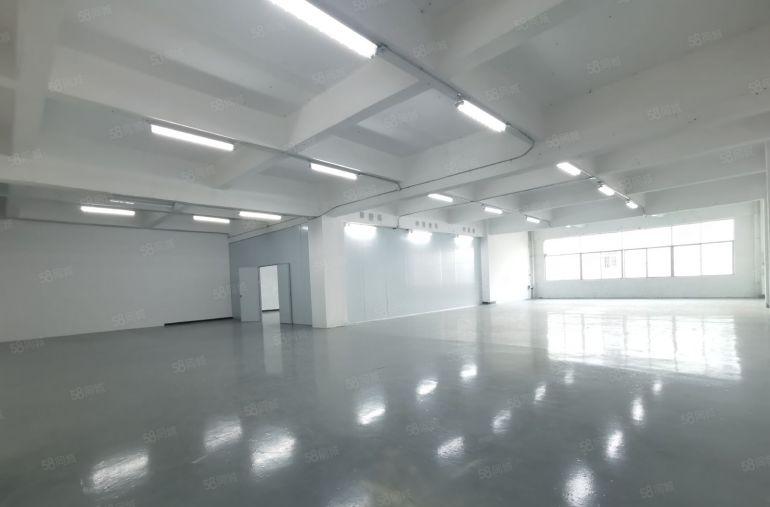 观澜新田工业园原房东楼上750平，近轻轨站，精装修，水电齐全