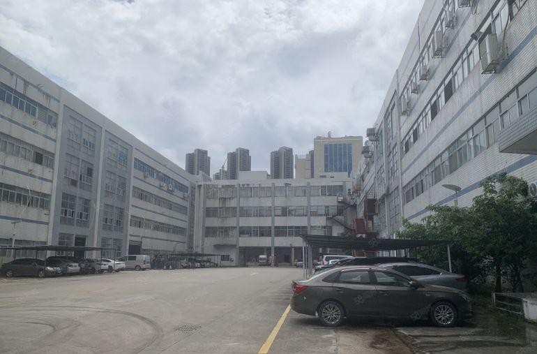 龙华龙胜地铁口新出一楼1800平厂房仓库出租报价25元可分租