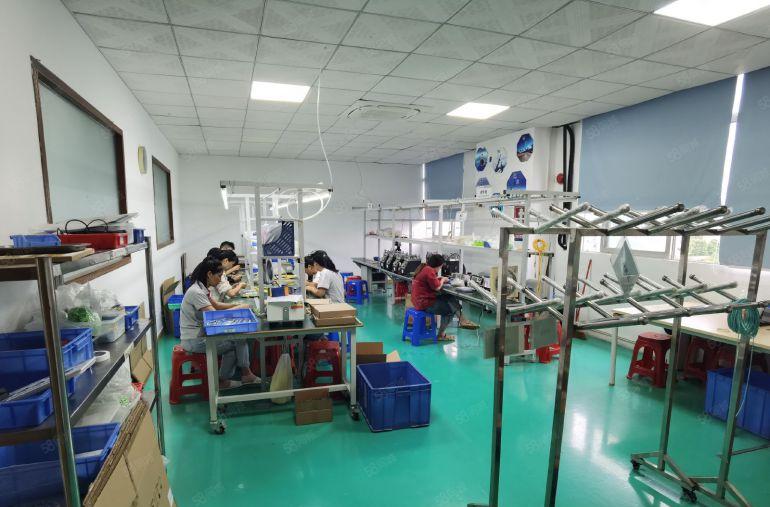 观澜大水坑精装修厂房出租1200平方，原房东大型园区实际面积