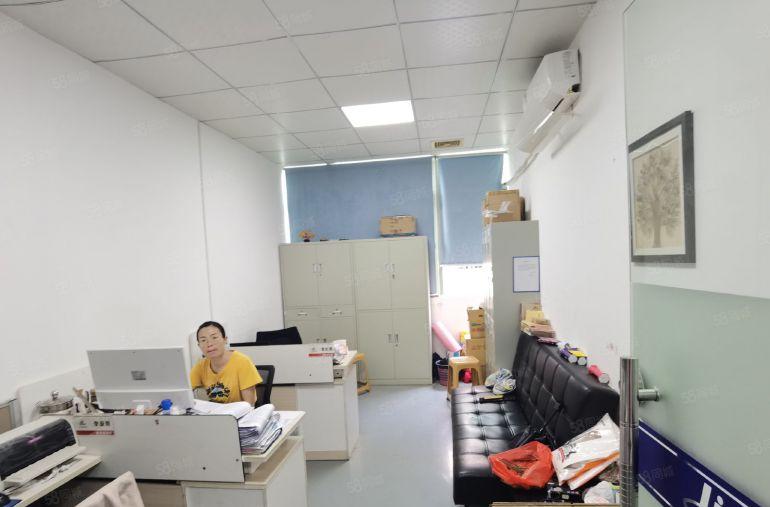 观澜章阁无尘车间精装修出租1000平方，原房东无转让费可分租