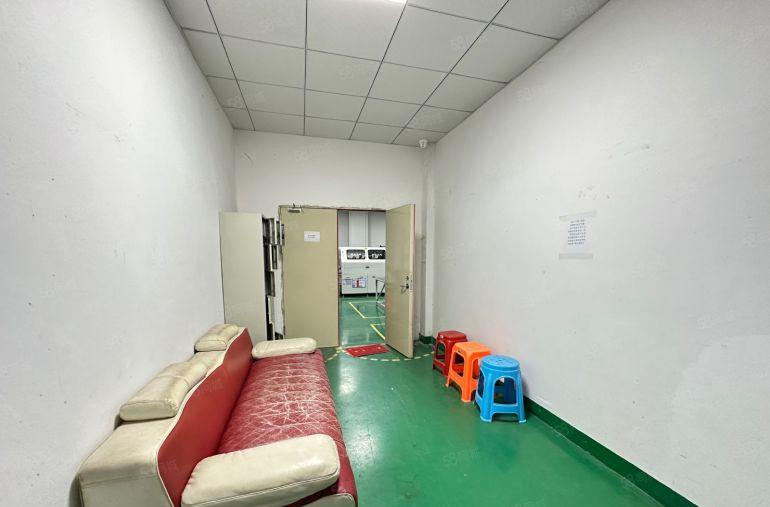 观澜福民悦兴路工业园400平方现成装修红本厂房出租转租可分租