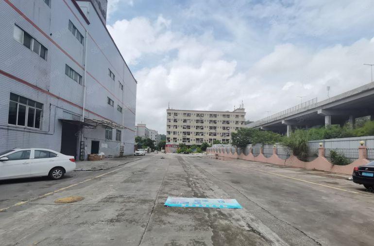 观澜高速口附近独院厂房单层面积3500平，空地6000平