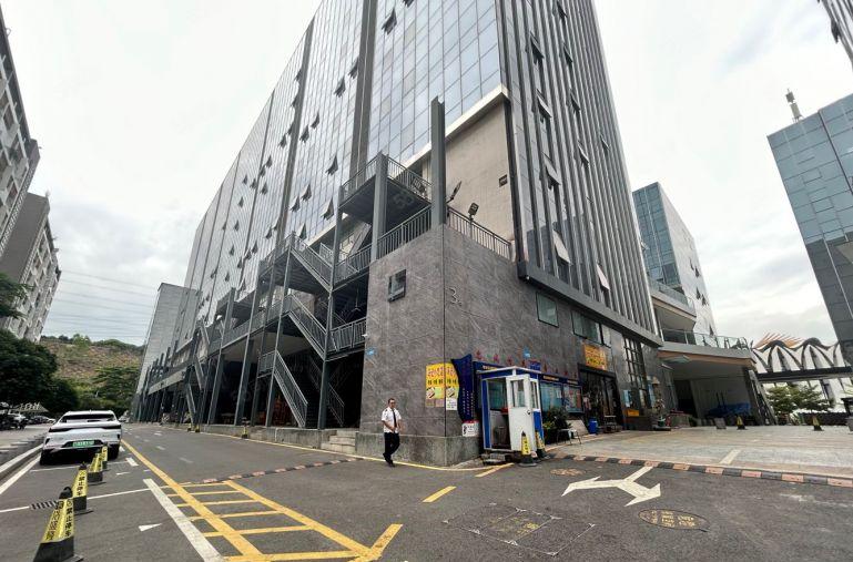 龙华大浪原房东全新厂房出租，300平2400平厂房低价分租