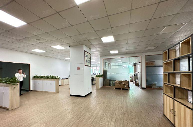 观澜大和轻轨站楼上1500平方豪华装修花园式红本厂房出租转租