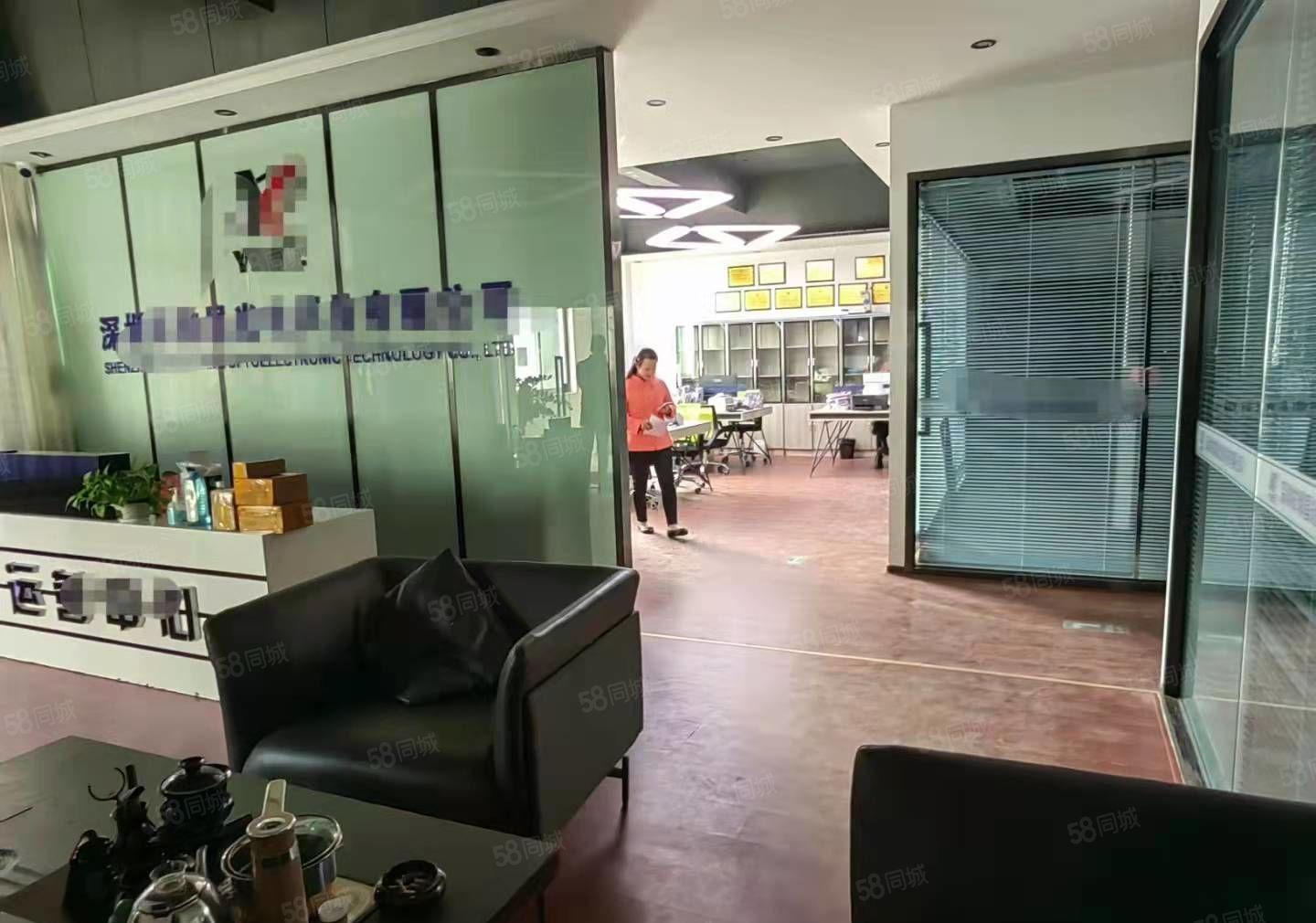 龙华大浪商业中心附近新出楼上800平精装修标准厂房，免转让费