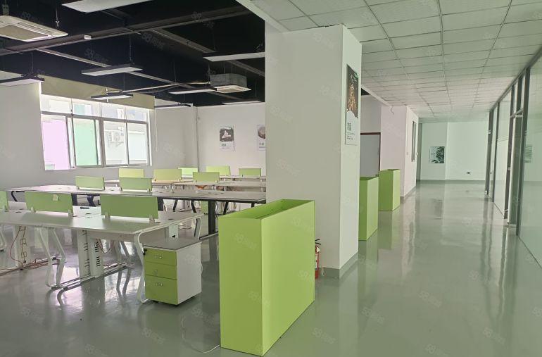 元芬，龙胜地铁口整层960平独立电梯洗手间，带家私带配套空调