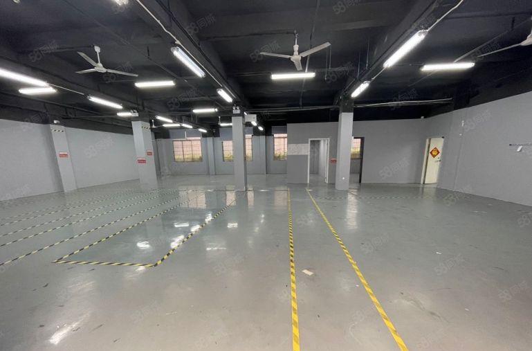 民治上芬地铁口A出口一楼950平方精装修厂房，可分租400平