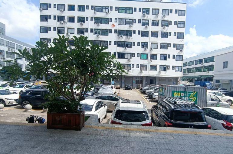 龙华油松新出带装修厂房一楼310平 带卸货平台