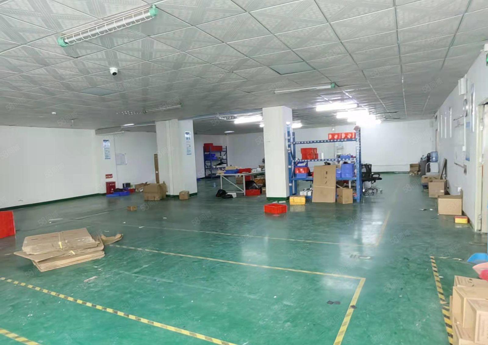 深圳龙华大浪新出高速口楼上800平精装厂房出租