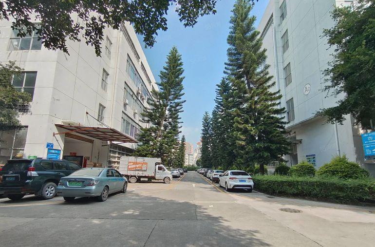 龙华明治地铁口工业园区2000平方红本厂房出租一楼层高5.5