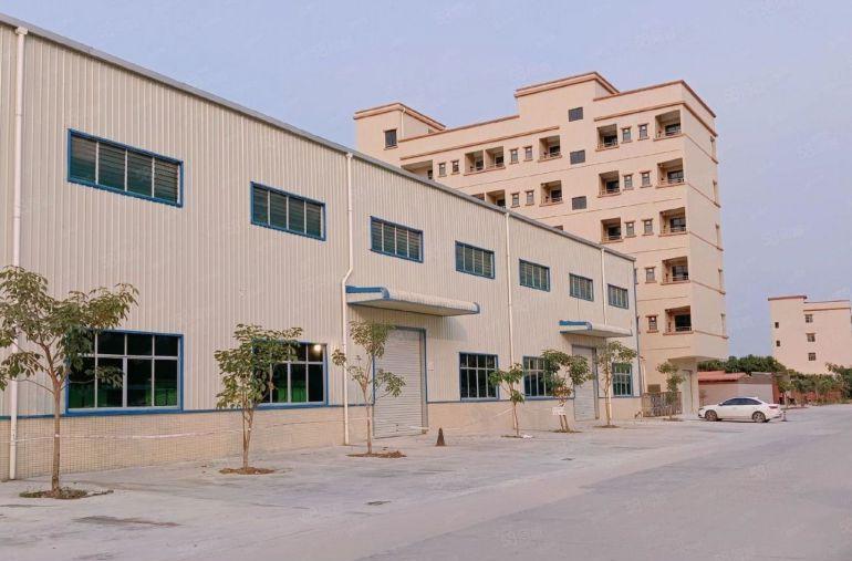 宝龙地铁口旁原房东厂房仓库低价出租，一楼1300平空地超大