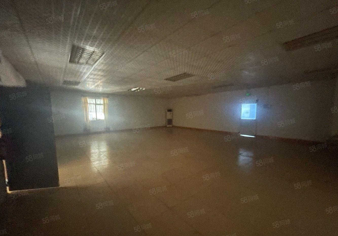 龙华观澜牛湖一楼实际面积200平仓库空地大全新精装修厂房出租