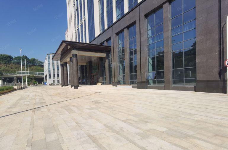 深圳市龙华区全新园区260000平方标准厂房出租大小可分租。