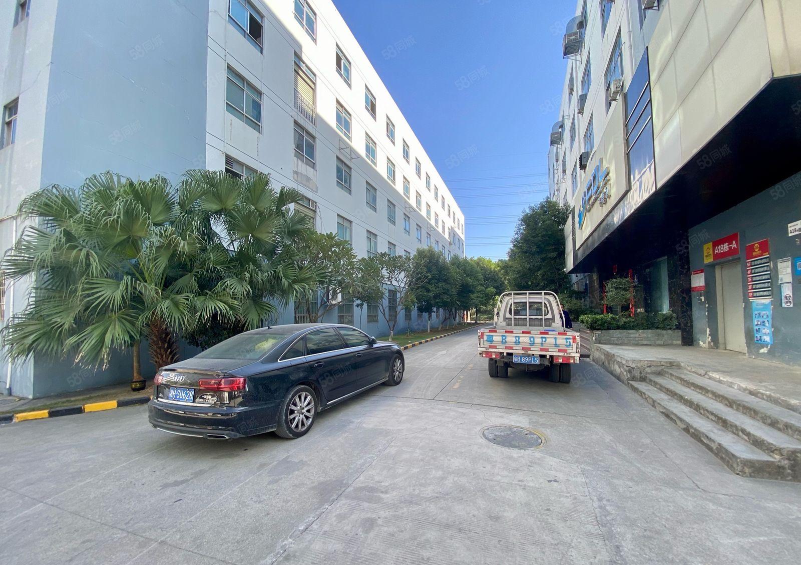 低价出租观澜厂房实际面积2楼800平米，大型园区周边生活配套