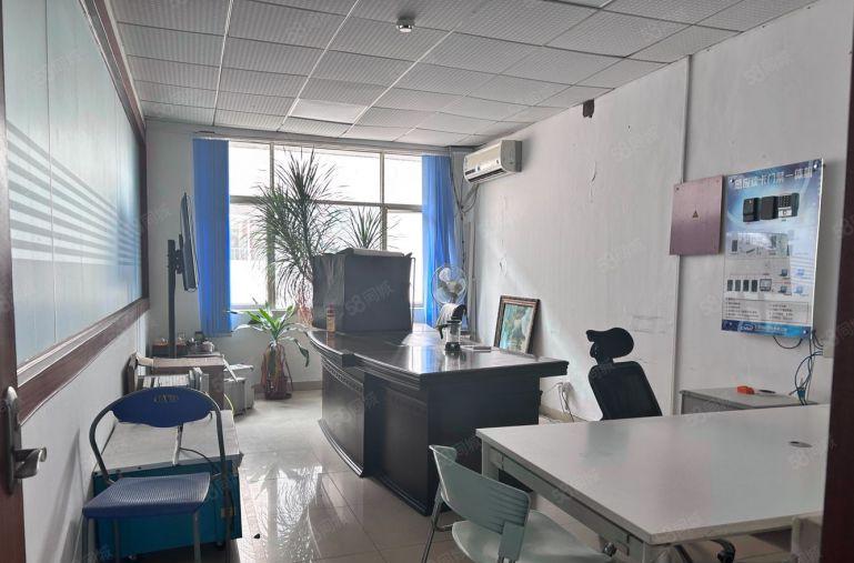 龙华元芬地铁口整层面积600平厂房现成办公室出租