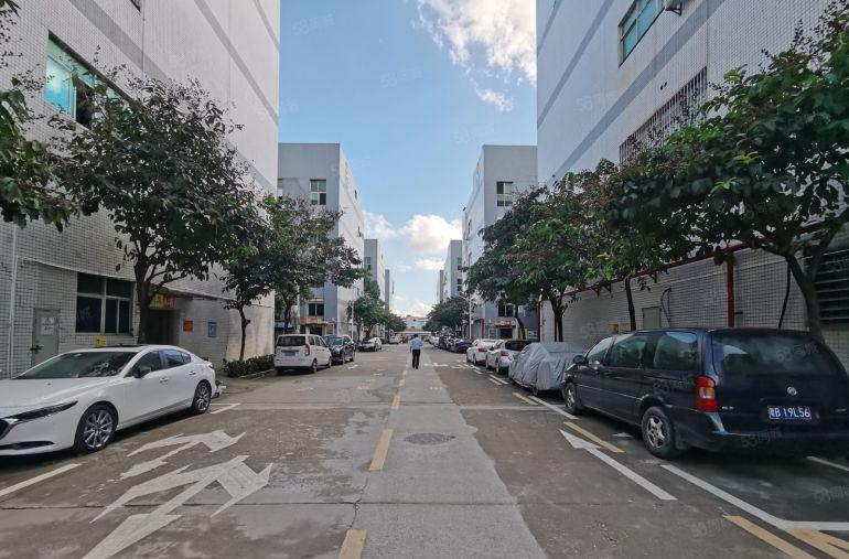 龙华观澜大富工业区楼上带装修厂房出租，660平米水电齐全