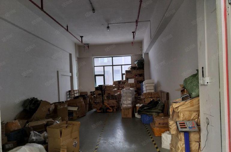 龙华大浪商业中心楼上带装修680平出租，园区空地超大还价就租