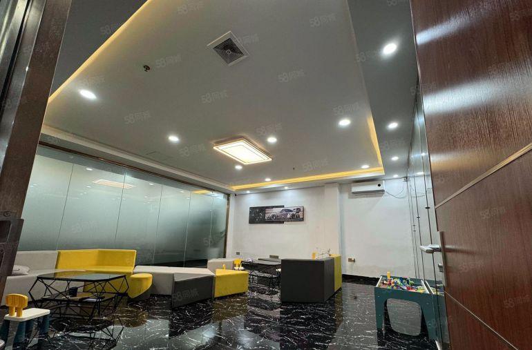 龙华地铁口1100精装修带空调家私商铺出租 可做汽车展厅等