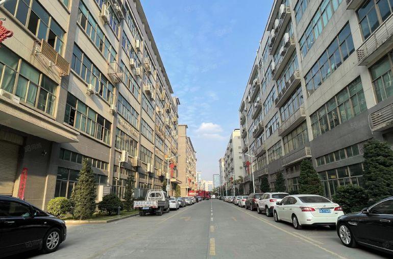 龙华核心地段地铁口原房东红本厂房面积实在精装可办环评