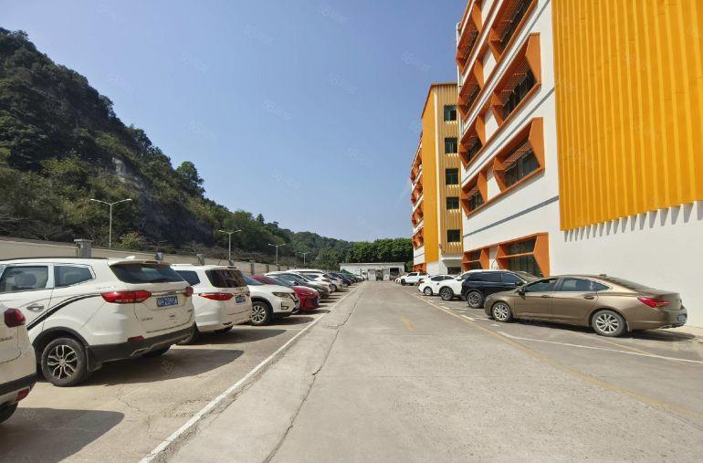 龙华大浪阳台山东地铁口300平小面积精装修可办公厂房低价出租