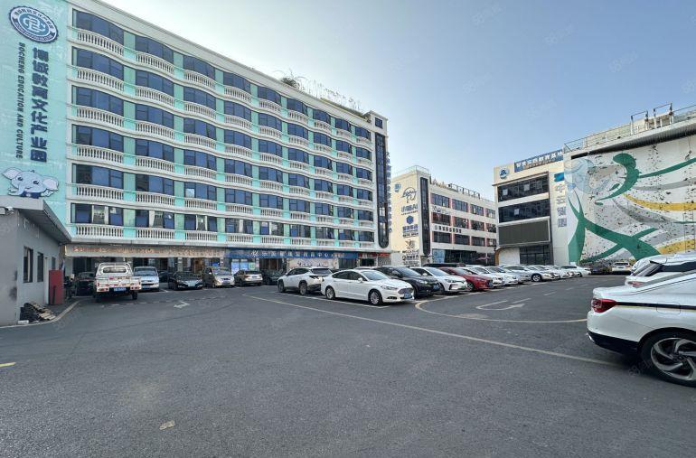 龙华元芬地铁口精装修200平办公厂房低价出租有红本园区形象好