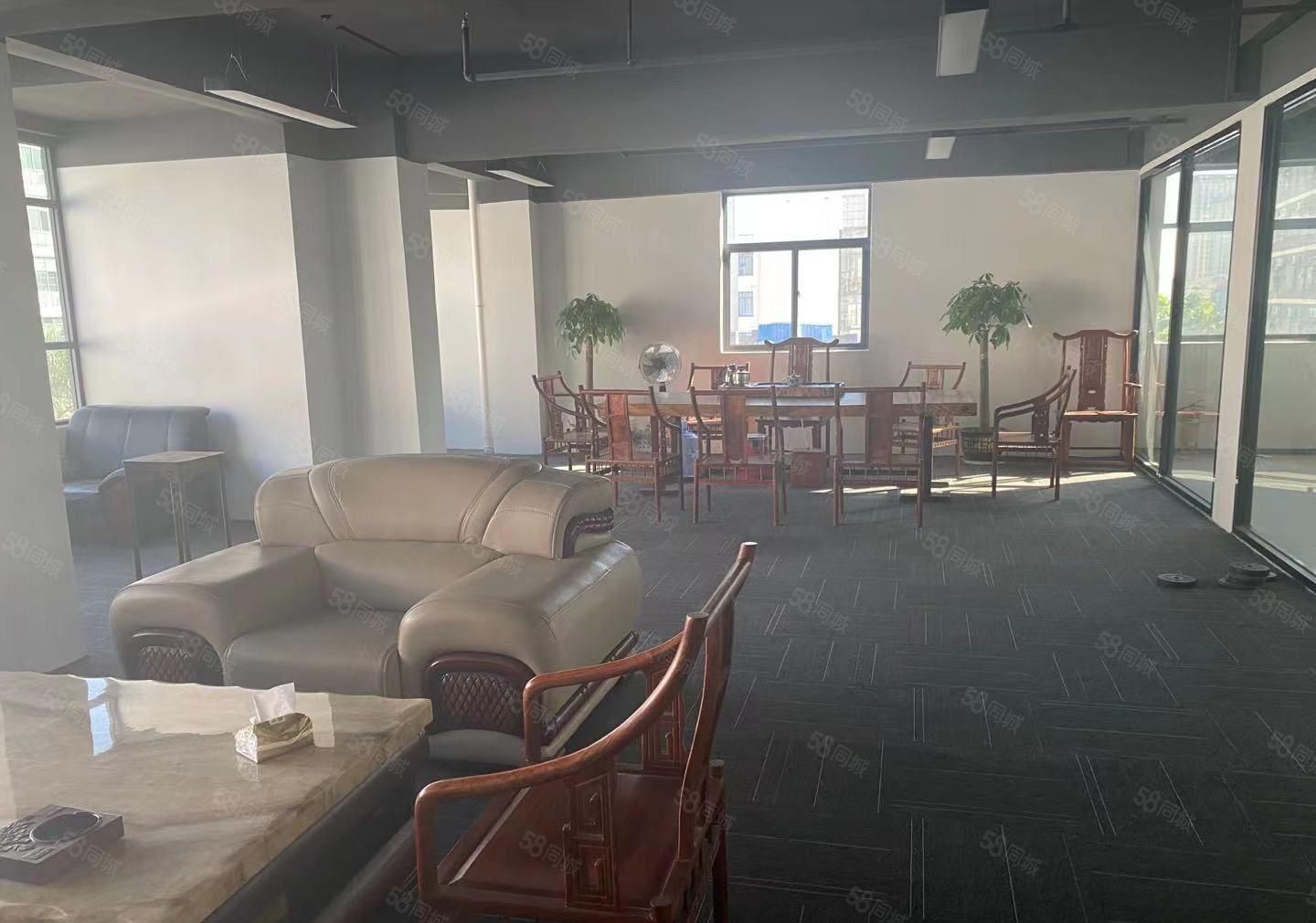 龙华大浪商业中心附近园区新出1200平精装办公室，大小可分